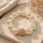 Preview: Armband Glam Creme Perlmutt – 16 mm Perlen mit Kristallkugel