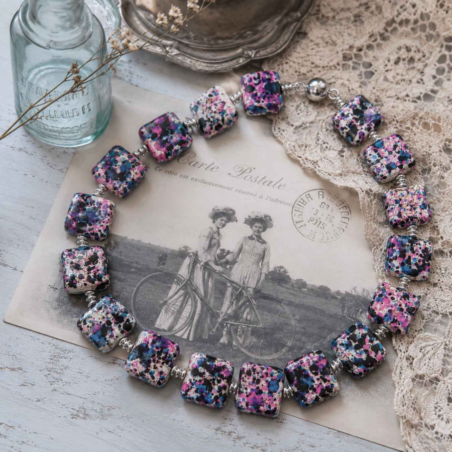 Preview: Kette California – Keramikperlen in Pink und Blau mit versilberten Hämatitperlen