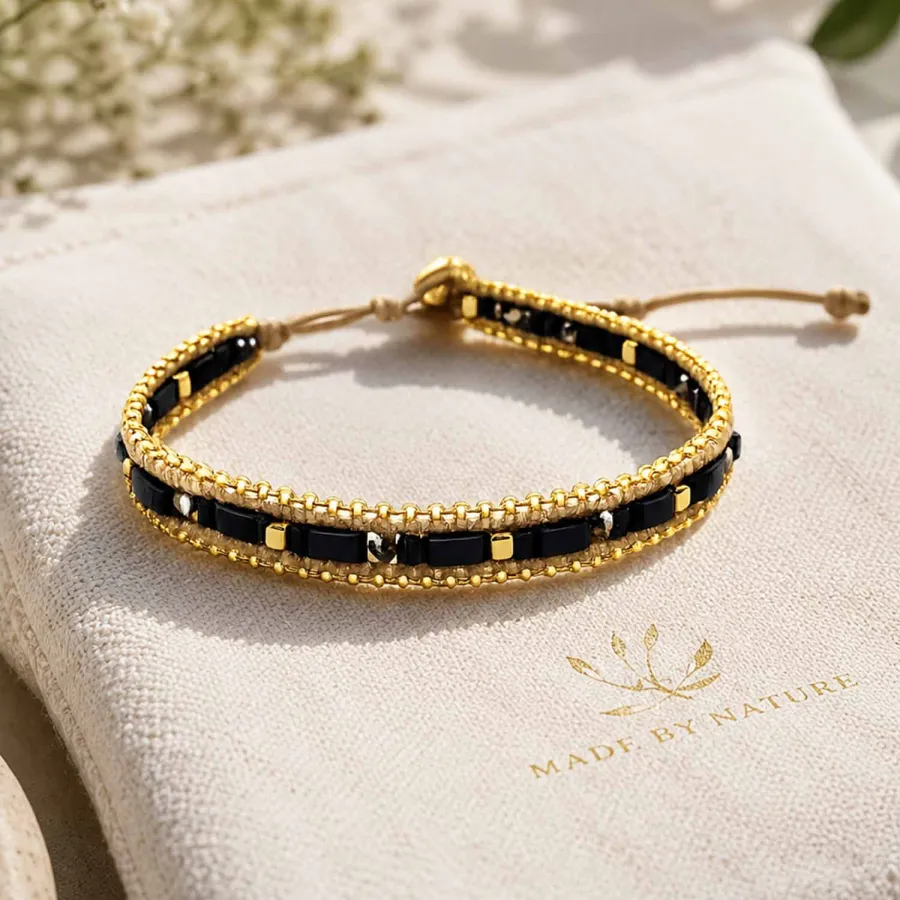 Armband Daya mit Onyx – Edelstahl, vergoldeter Hämatit & gewachste Baumwolle