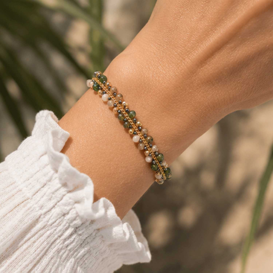 Preview: Armband Mayari – Edelstahl mit Glasperlen in Grün- und Naturtönen