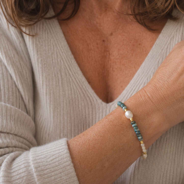 Armband Indica – Apatit, Süßwasserperle & vergoldeter Hämatit