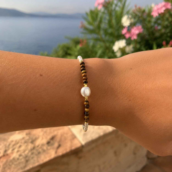Armband Indica – Tigerauge, Süßwasserperle & vergoldeter Hämatit