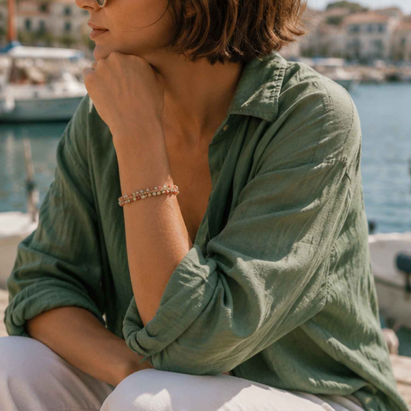 Armband Mayari – Farbige Glasperlen & Edelstahl vergoldet