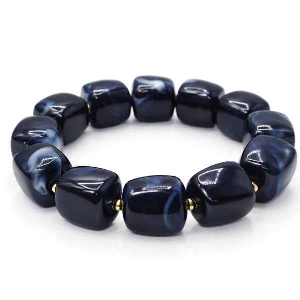 Armband Mora Dunkelblau – Elastisches Armband mit glänzenden Würfelperlen