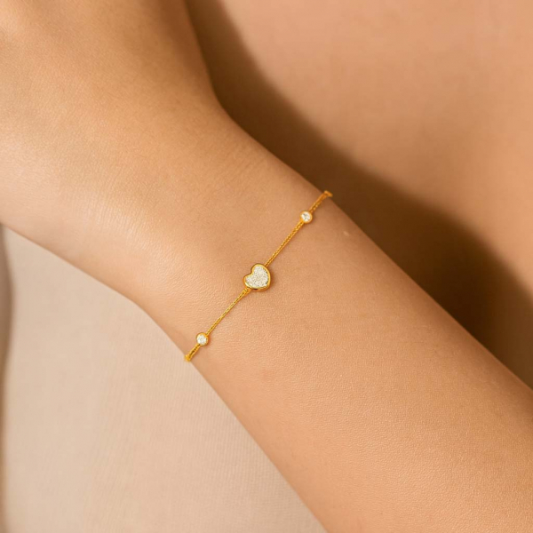 Vergoldetes Armband „Amora“ – Zartes Herzarmband mit funkelnden Akzenten